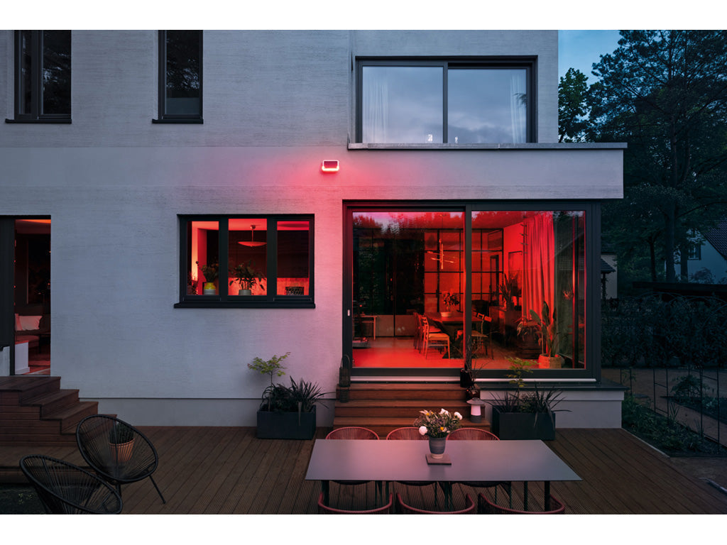 Maison avec une alarme extérieure